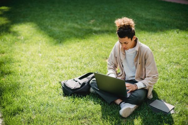 ¿Navegando en busca de formación gratuita? Aquí te cuento cómo hacer cursos gratis por internet