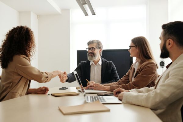 ¿Cómo Prepararse para el Primer Día de Trabajo? Consejos para Empezar con el Pie Derecho