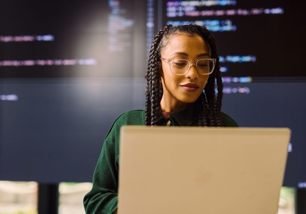 Desbloquea el Futuro: Las Nuevas Profesiones Impulsadas por la IA y Cómo Prepararte