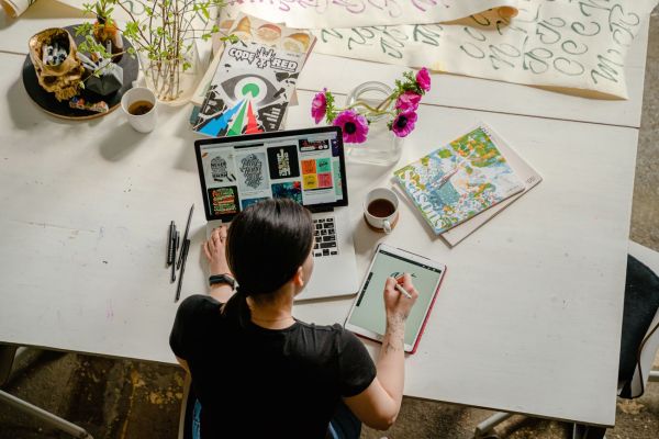 ¡Descubre los mejores cursos para lanzarte al mercado laboral con éxito!